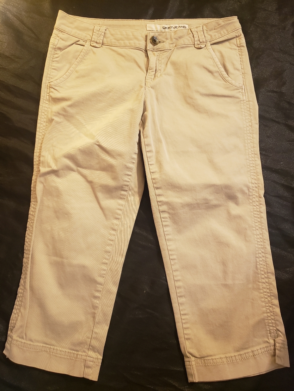 DKNY Jeans Khaki Tan Cropped Pants Mid Rise Straight Leg Summer Capri Size 6